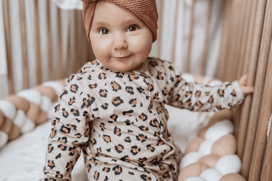 Comment habiller bébé pour l'hiver: le pyjama moumoute/sur-pyjama