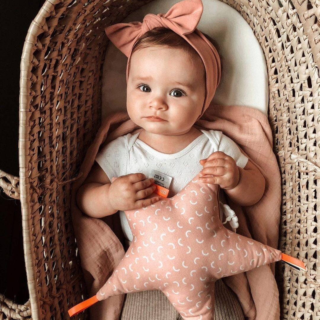 Quel cadeau de naissance original choisir pour une fille ?