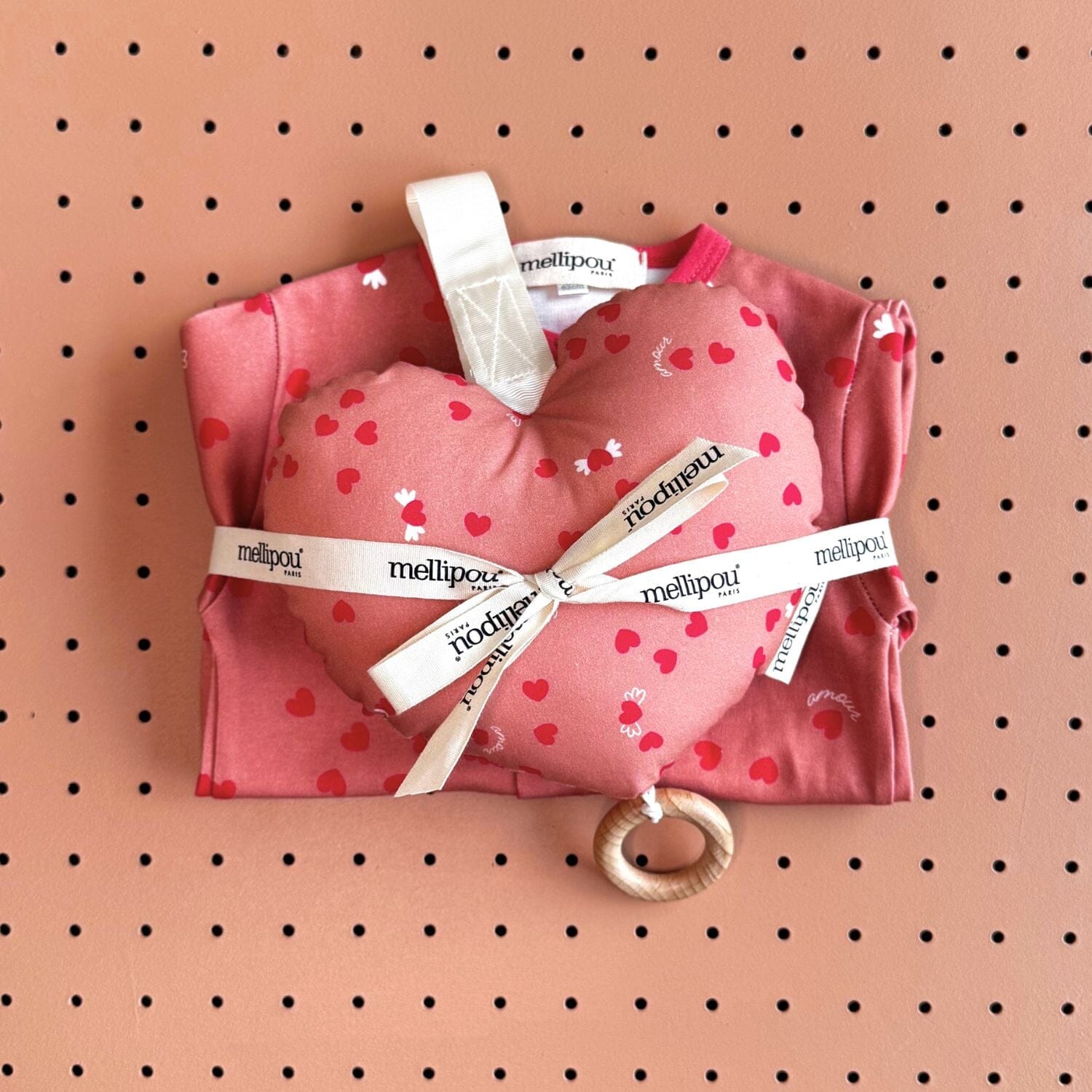 Coffret naissance pyjama coeur - Amour coussins musicaux mini nuages MELLIPOU